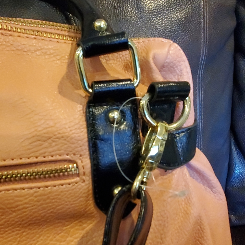 Super cute Steve Madden purse... BRAND NEW!! - DAMAGED! FOR @vmd2be - Picture 3 of 8